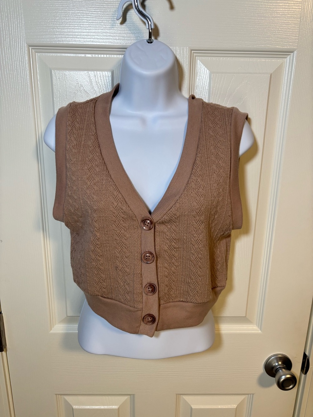 Tan cable knit button up cropped sweater vest by Urban Romantics size medium